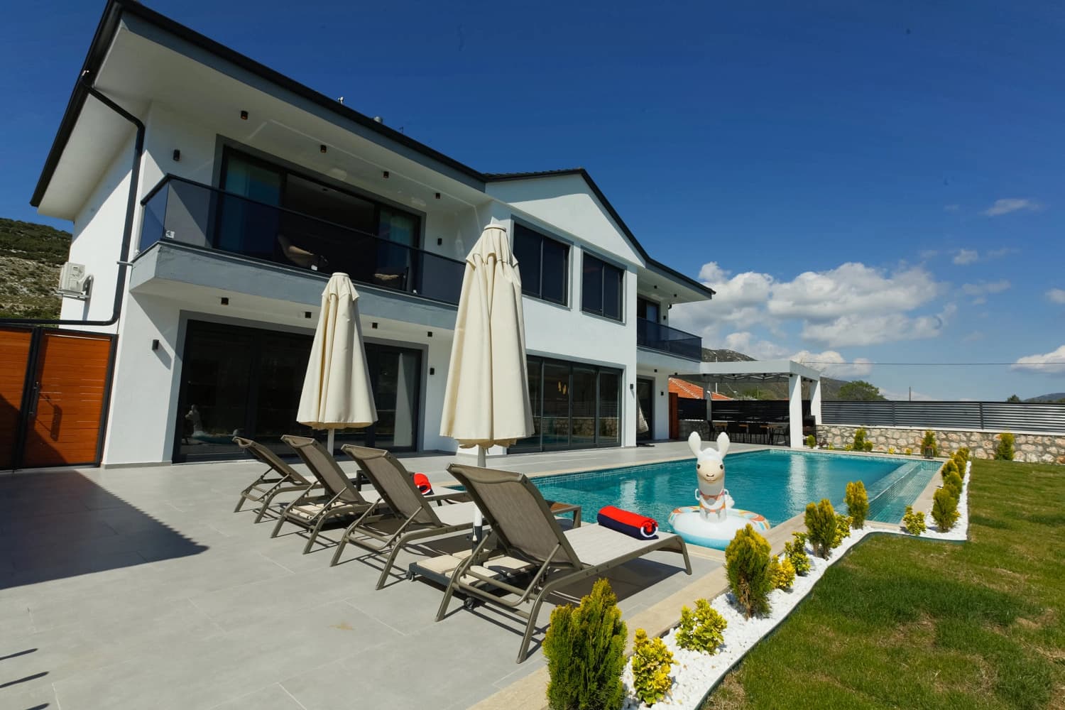 Villa White House Korunaklı Havuz 14