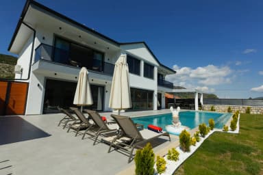 Villa White House Korunaklı Havuz 14