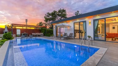 Villa Gökalan Korunaklı Havuz 80