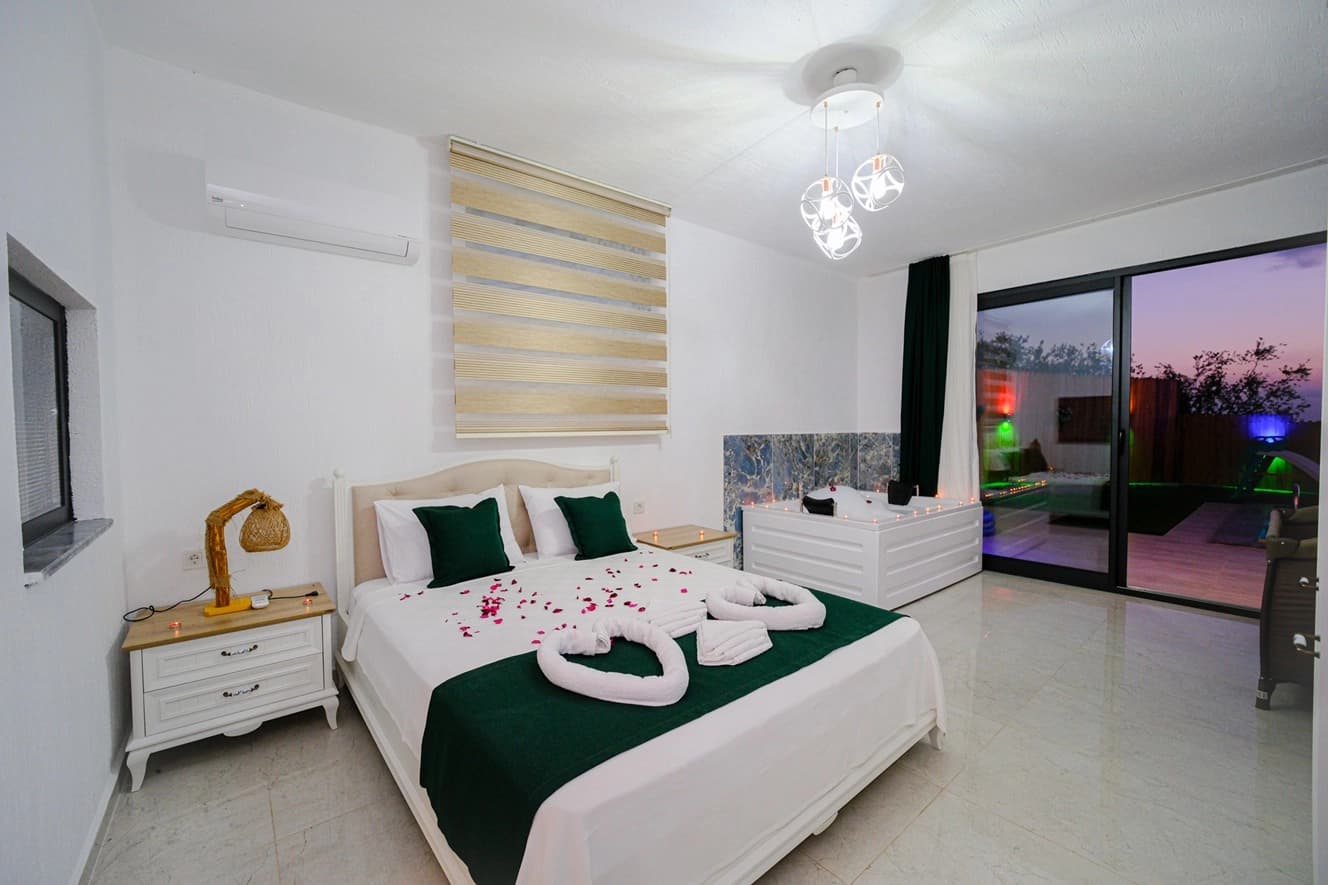 Villa Hasibe Korunaklı Havuz 93