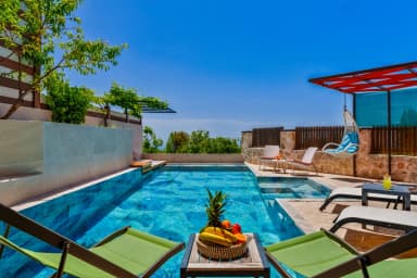 Villa Mezopotamya Korunaklı Havuz 14