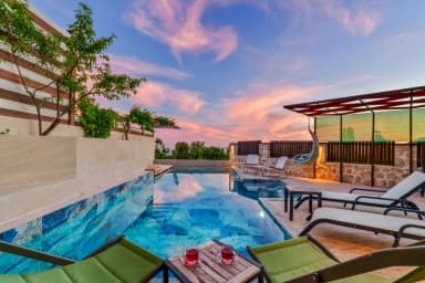 Villa Mezopotamya Korunaklı Havuz 42